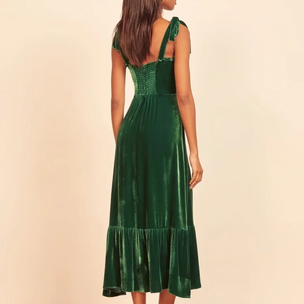 Reformation Antoinette Velvet Dress in Emerald - Picture 3 of 15
